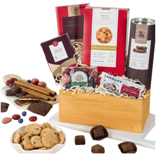 Snack Gift Basket Classic - Gourmet Food Gift Basket by GourmetGiftBaskets.com