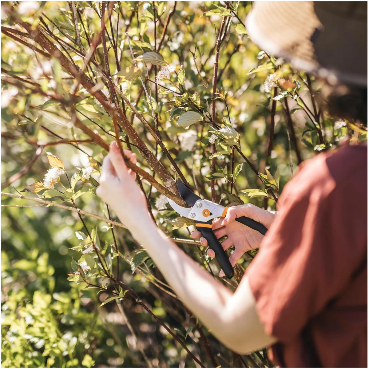 Fiskars Bypass Pruning Shears, 5/8-Inch Cut Capacity Garden Clippers, Gardening Scissors with Sharp, Rust Resistant Steel Blade