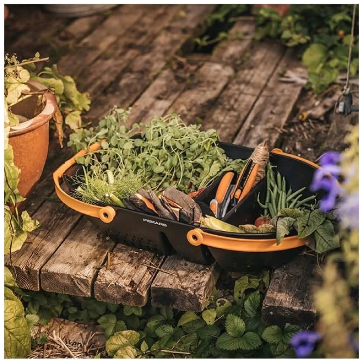 Fiskars Garden Harvest Basket - Container for Gardening and Harvesting with Tool Caddy - Harvesting Basket Doubles as a Collander for Vegetables and Fruits - Garden Accessories