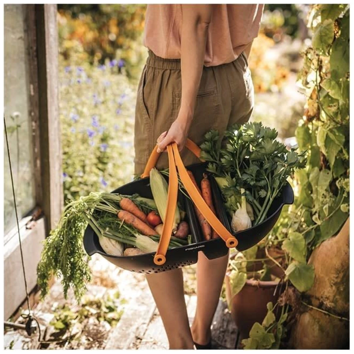 Fiskars Garden Harvest Basket - Container for Gardening and Harvesting with Tool Caddy - Harvesting Basket Doubles as a Collander for Vegetables and Fruits - Garden Accessories