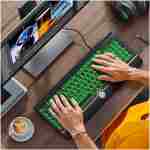 大字体背光电脑键盘，USB 全尺寸有线键盘，带 7 色背光、腕托、发光键盘，适用于 Windows、PC、笔记本电脑 - 易于查看，易于设置